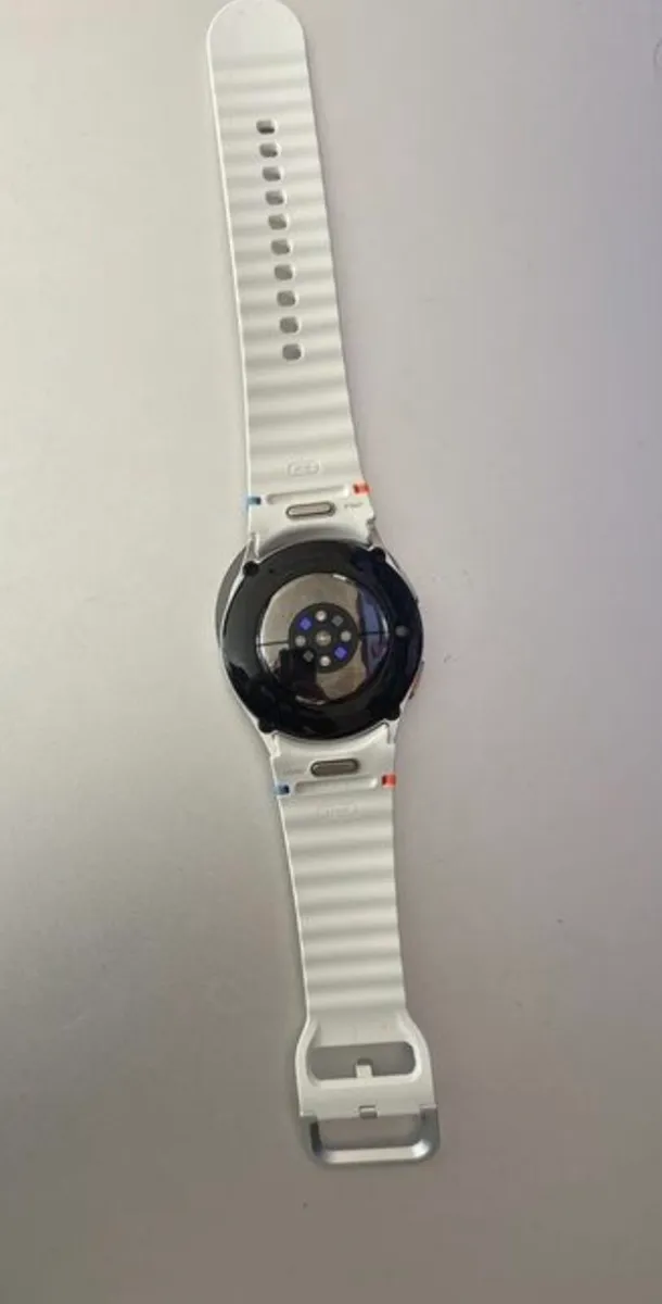 Samsung galaxy watch 7 40mm (no charger) - Image 1