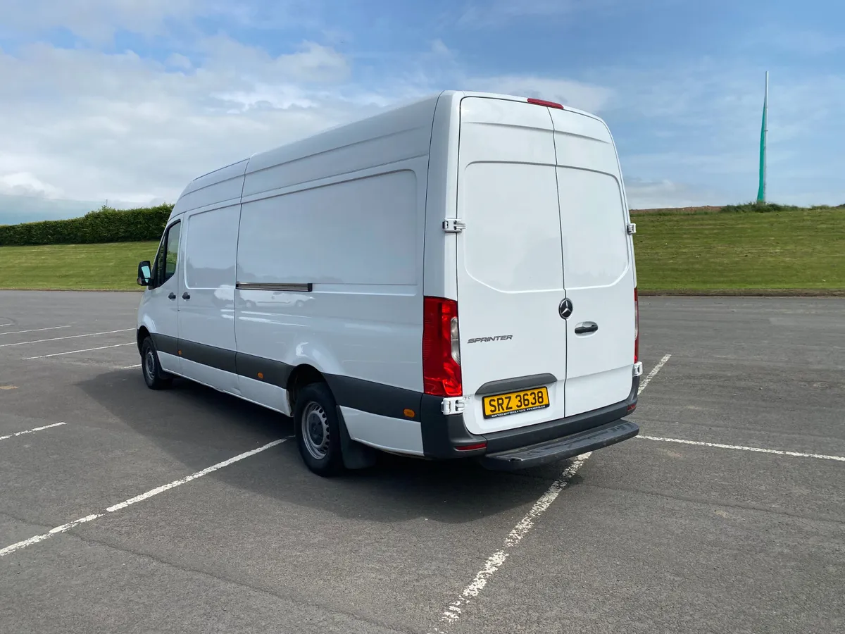 Mercedes-Benz Sprinter 2021 - Image 2