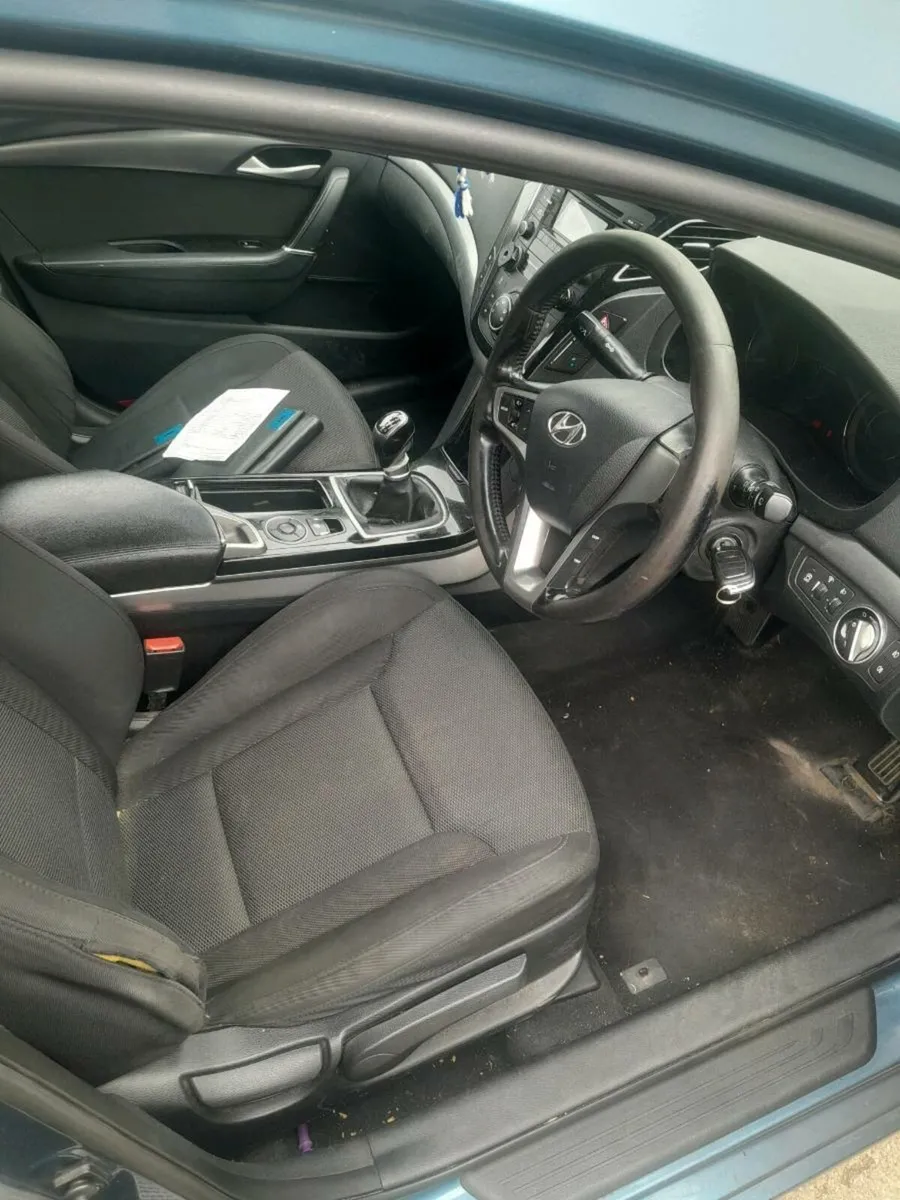 Hyundai i40 estate for breaking - Image 4