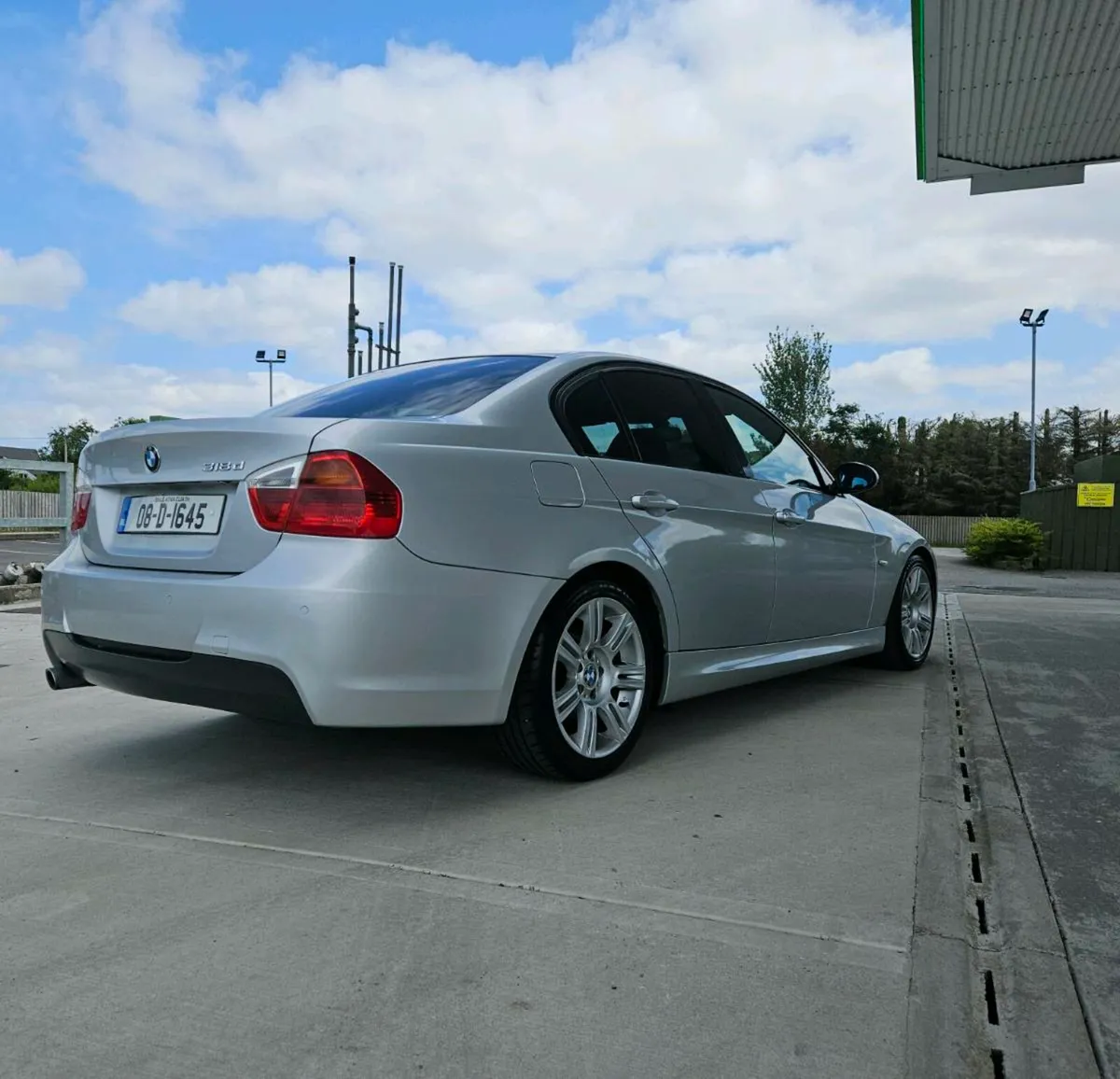 Sliver Bmw 318d M-Sport - Image 2