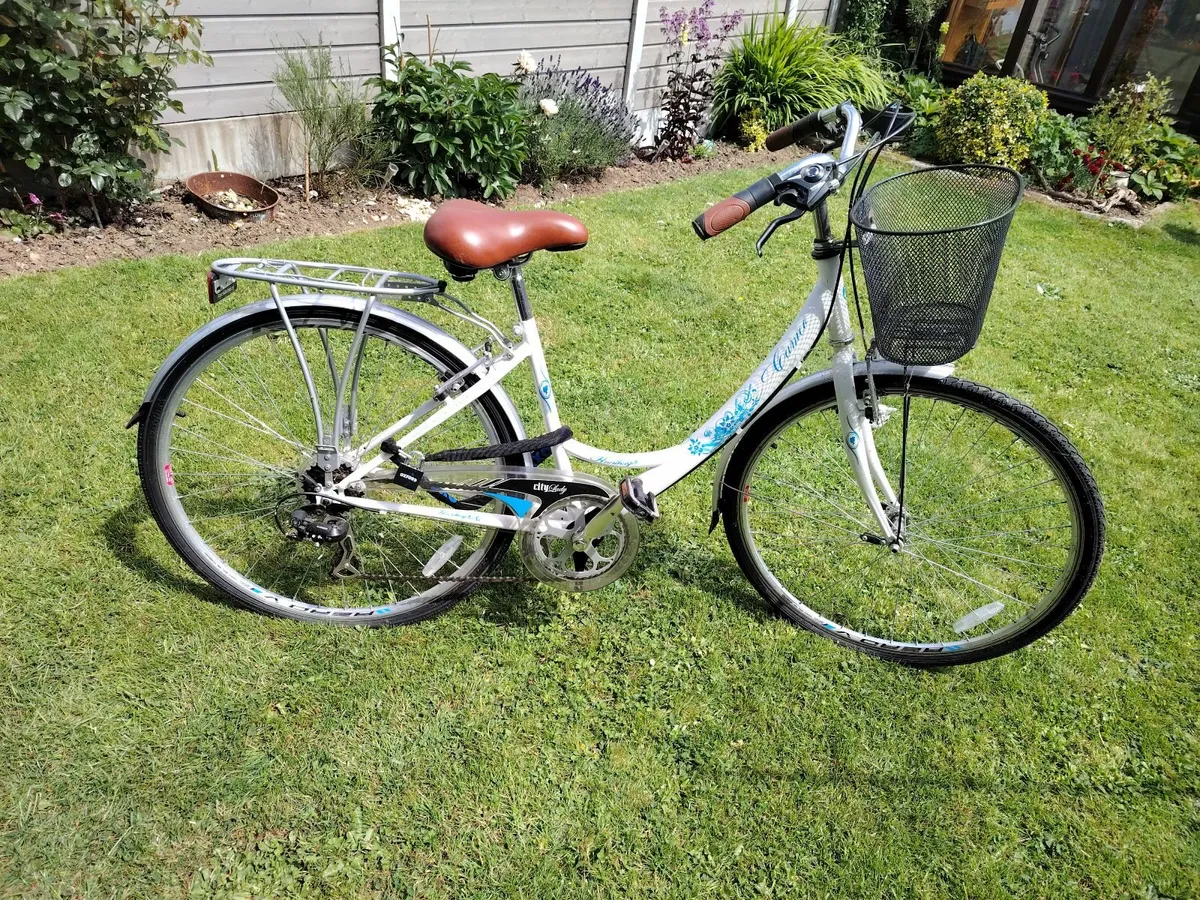 Ladies bicycle - Image 1