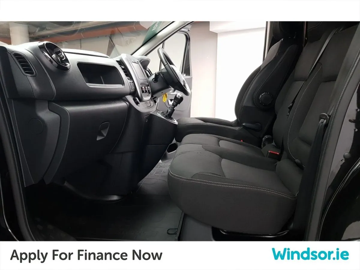 Nissan NV300 Nv300 LWB 120 SV AC RVC RPS My plus - Image 4