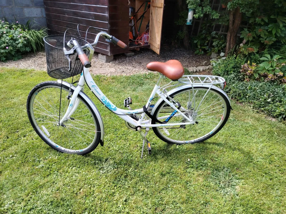 Ladies bicycle - Image 2