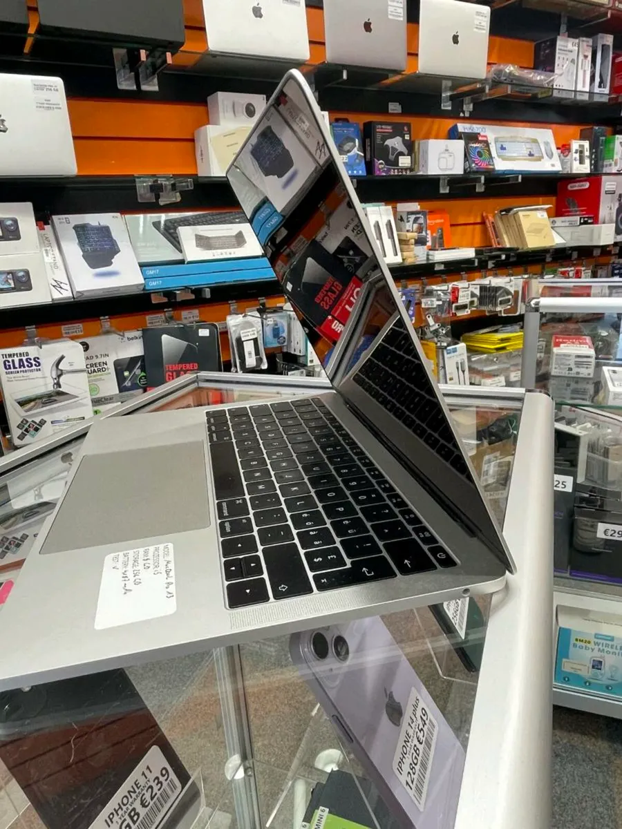 MAC BOOK PRO 15 256GB, 1 YEAR WARRANTY - Image 2