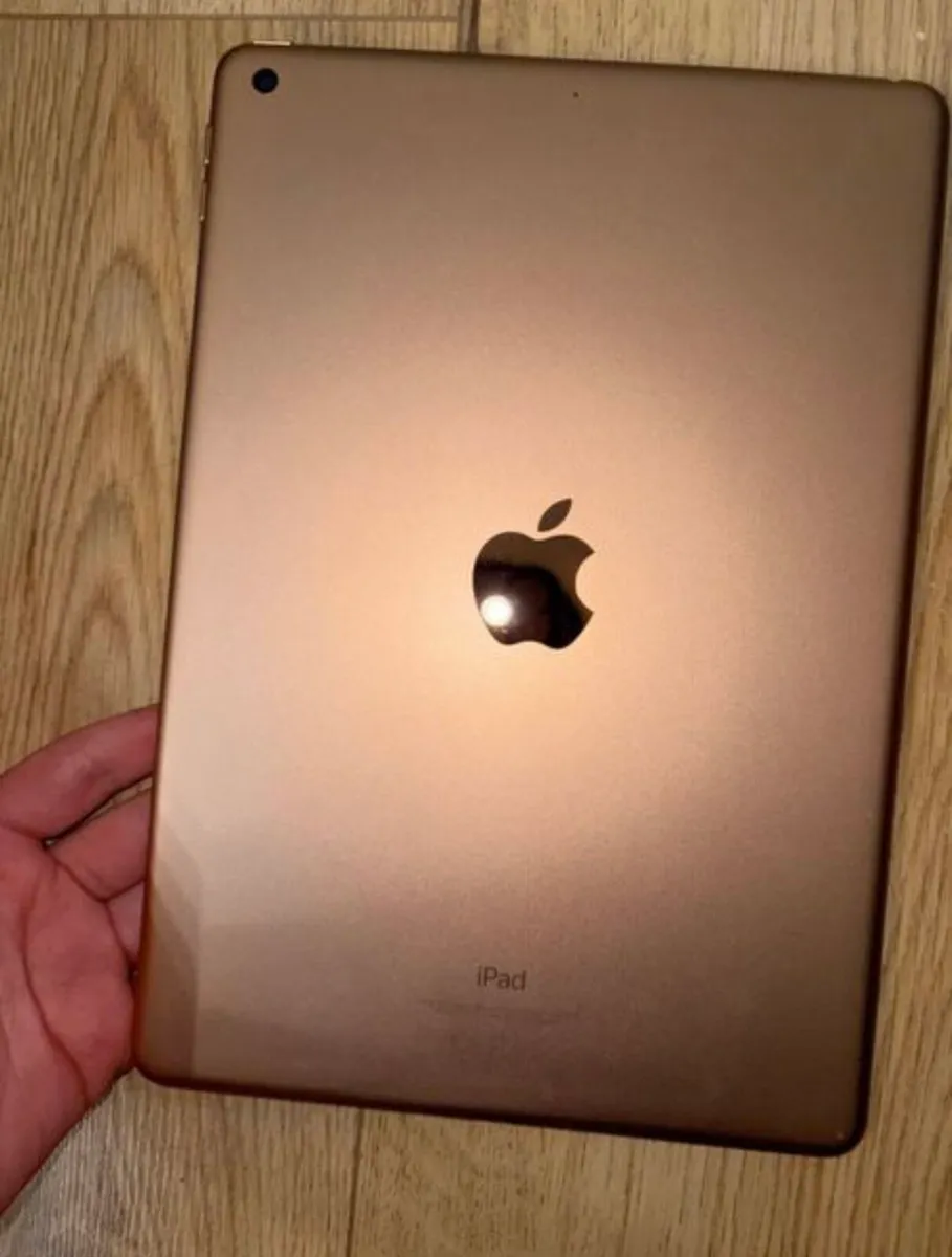 iPad 7th Gen - Image 2