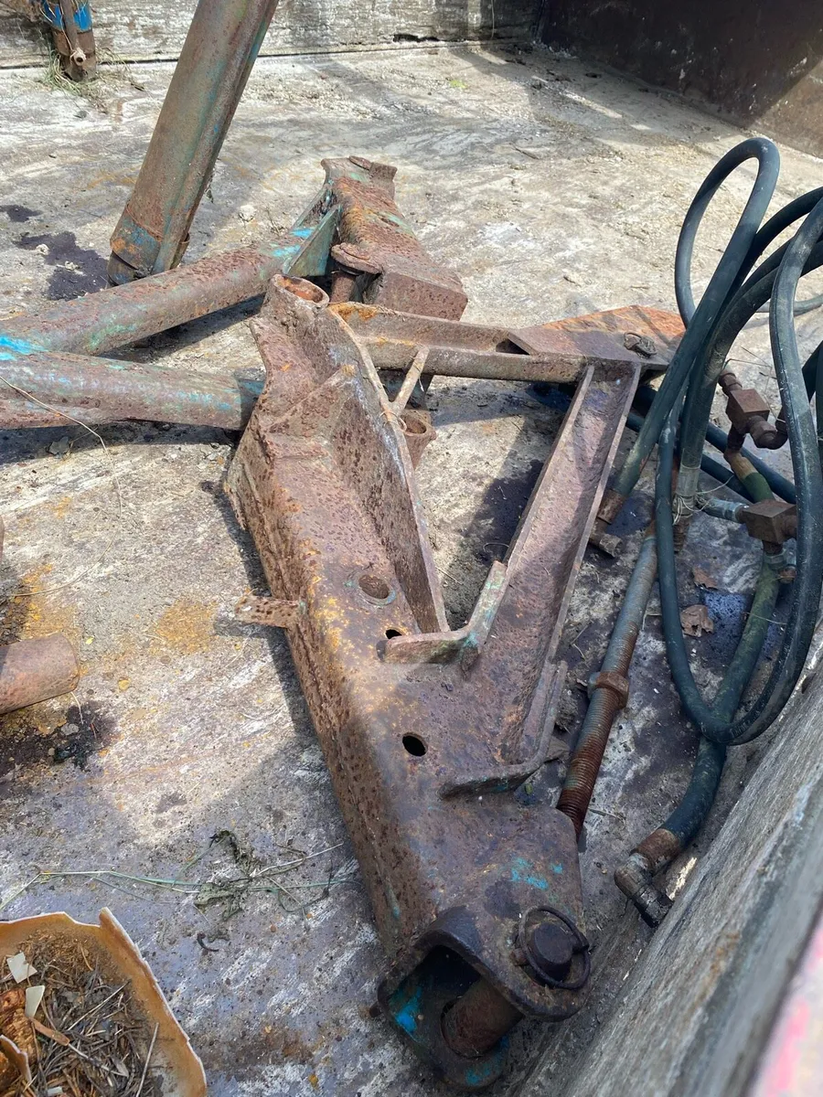 Ford 4000 Loader - Image 4