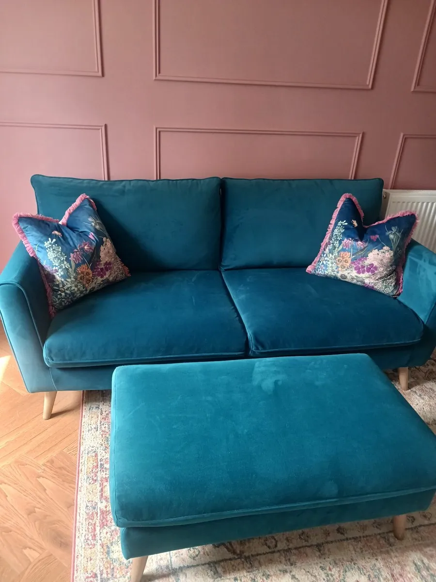 3 seater sofa and footstool - Image 3