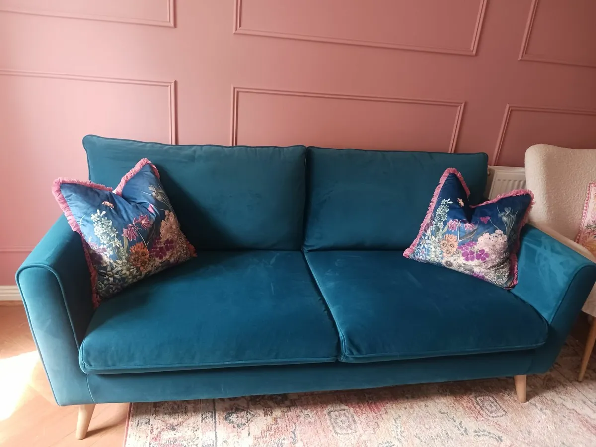 3 seater sofa and footstool - Image 4