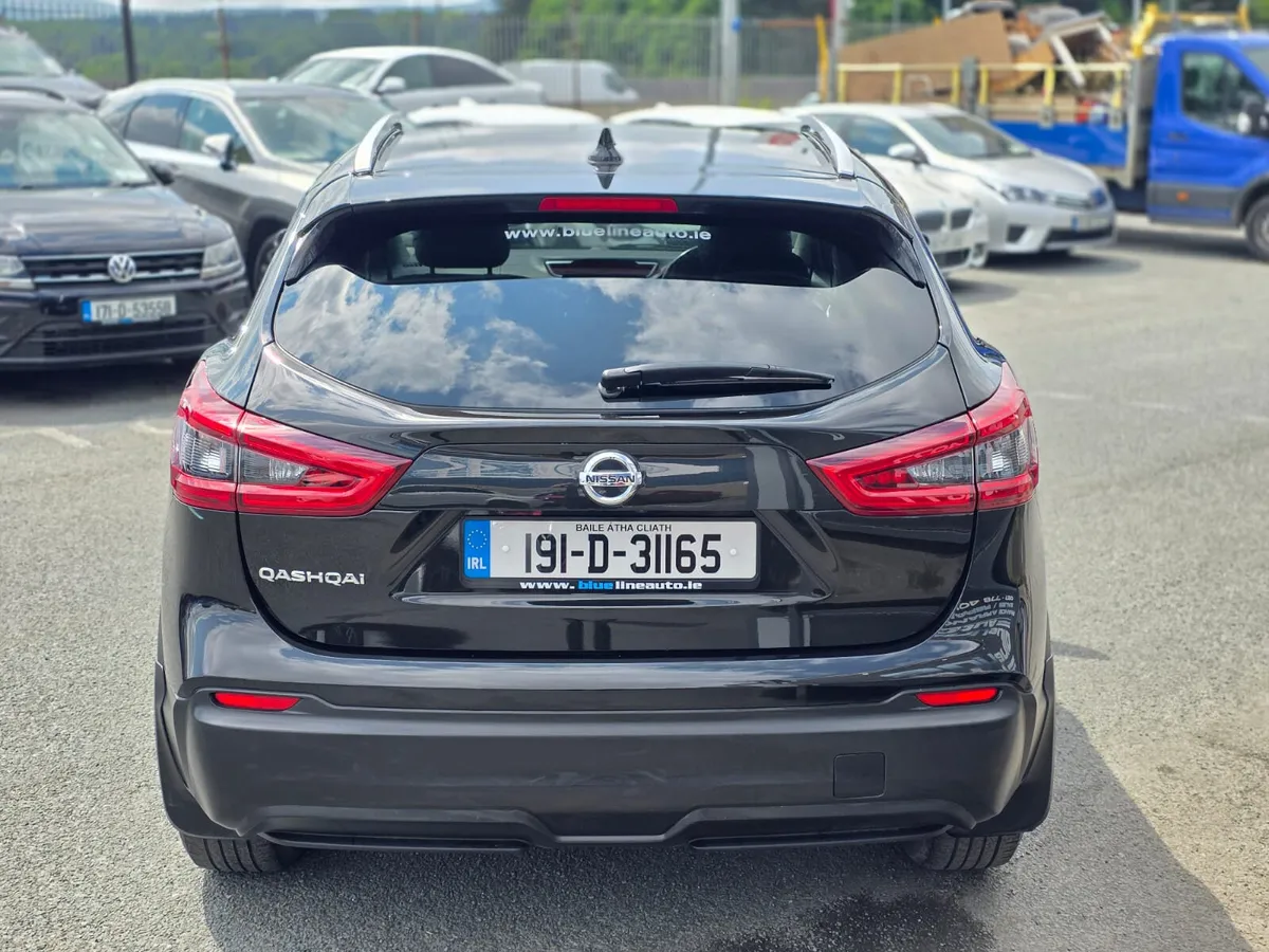 Nissan Qashqai Premium 1.3 Petrol Manual High Spec - Image 4