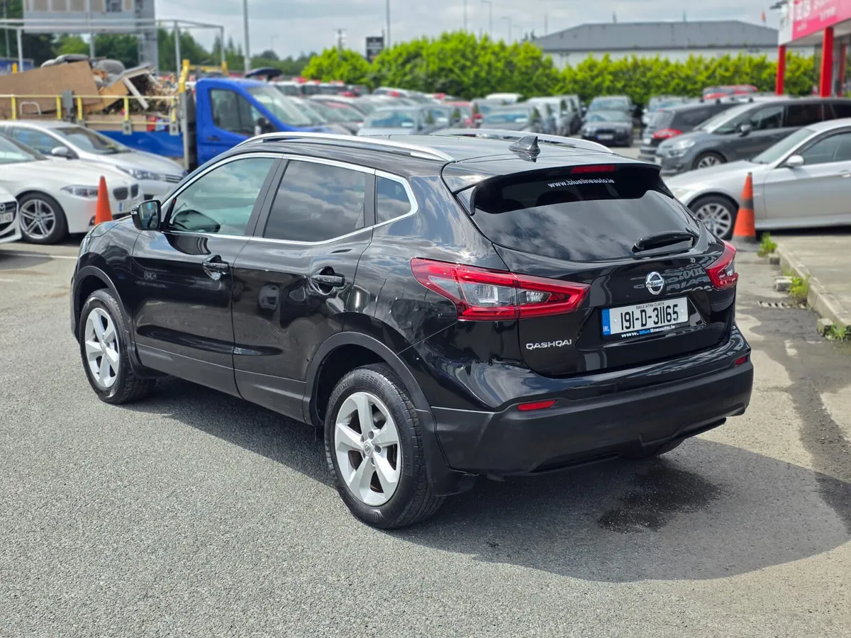 Nissan Qashqai Premium 1.3 Petrol Manual High Spec - Image 3