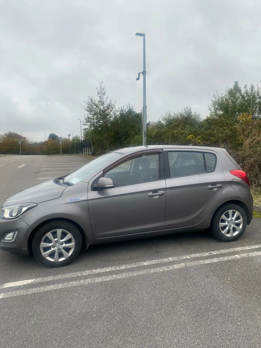 Hyundi I2 - Image 1