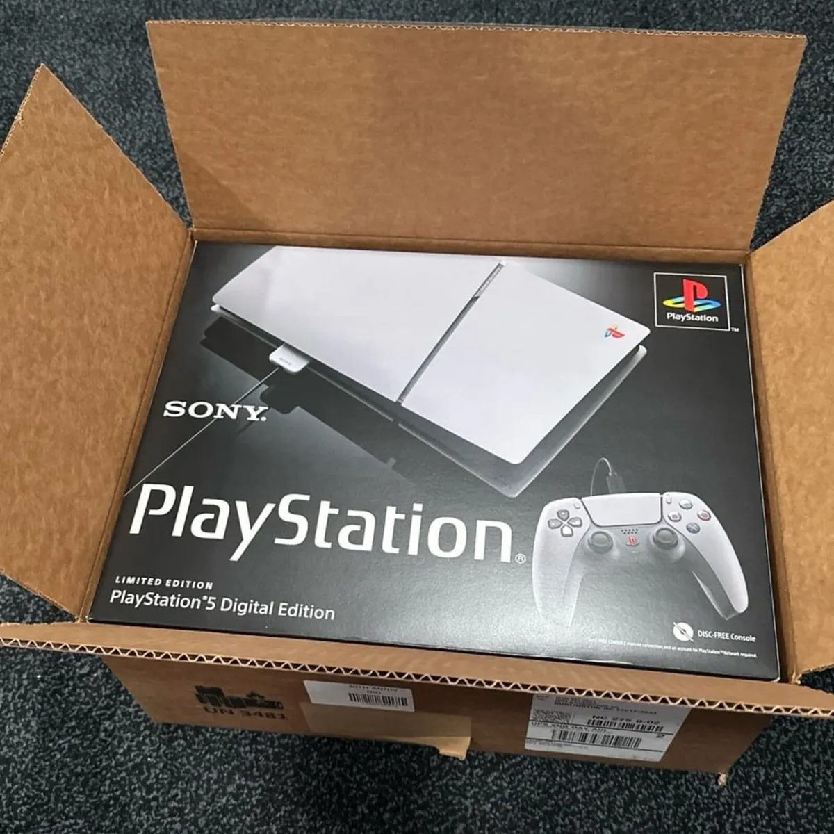 PlayStation 5 Slim 30th anniversary edition - Image 1