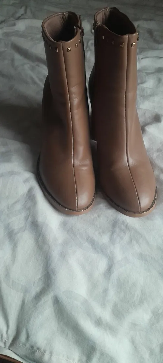 Brown ankle boots - Image 1