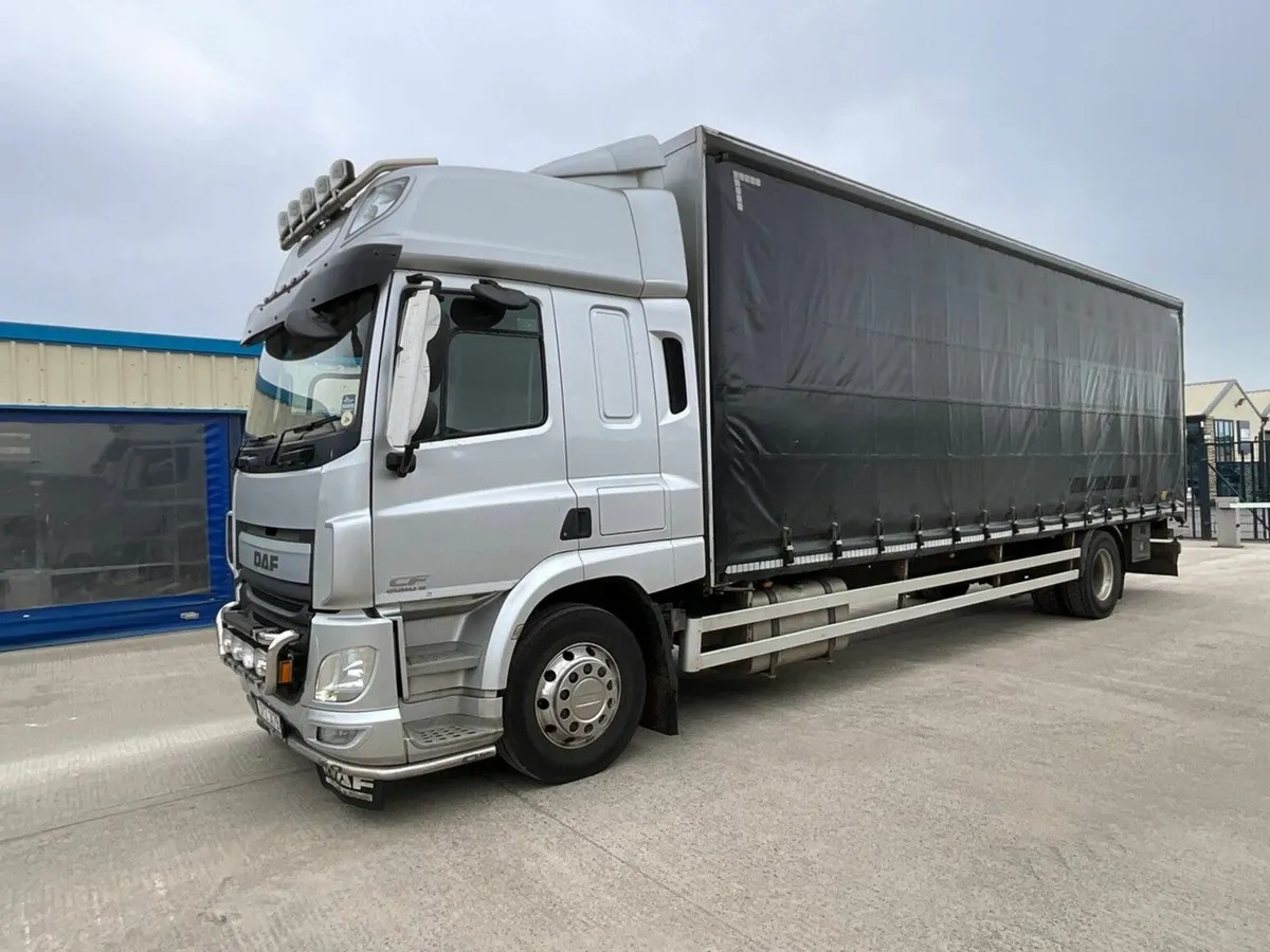 DAF CF250 EURO 6 4x2 18 TON CURTAINSIDER LORRY - Image 4