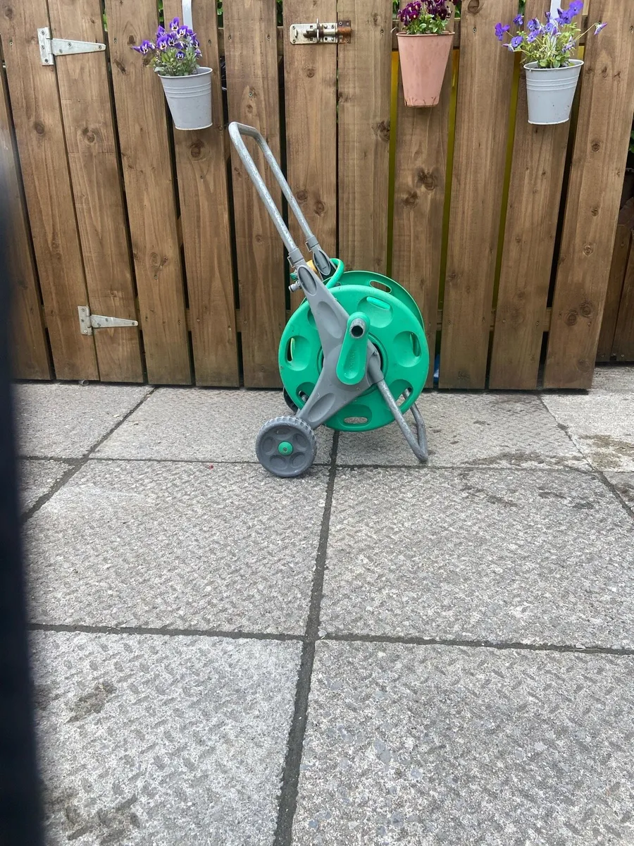 Hose and reel - Image 1