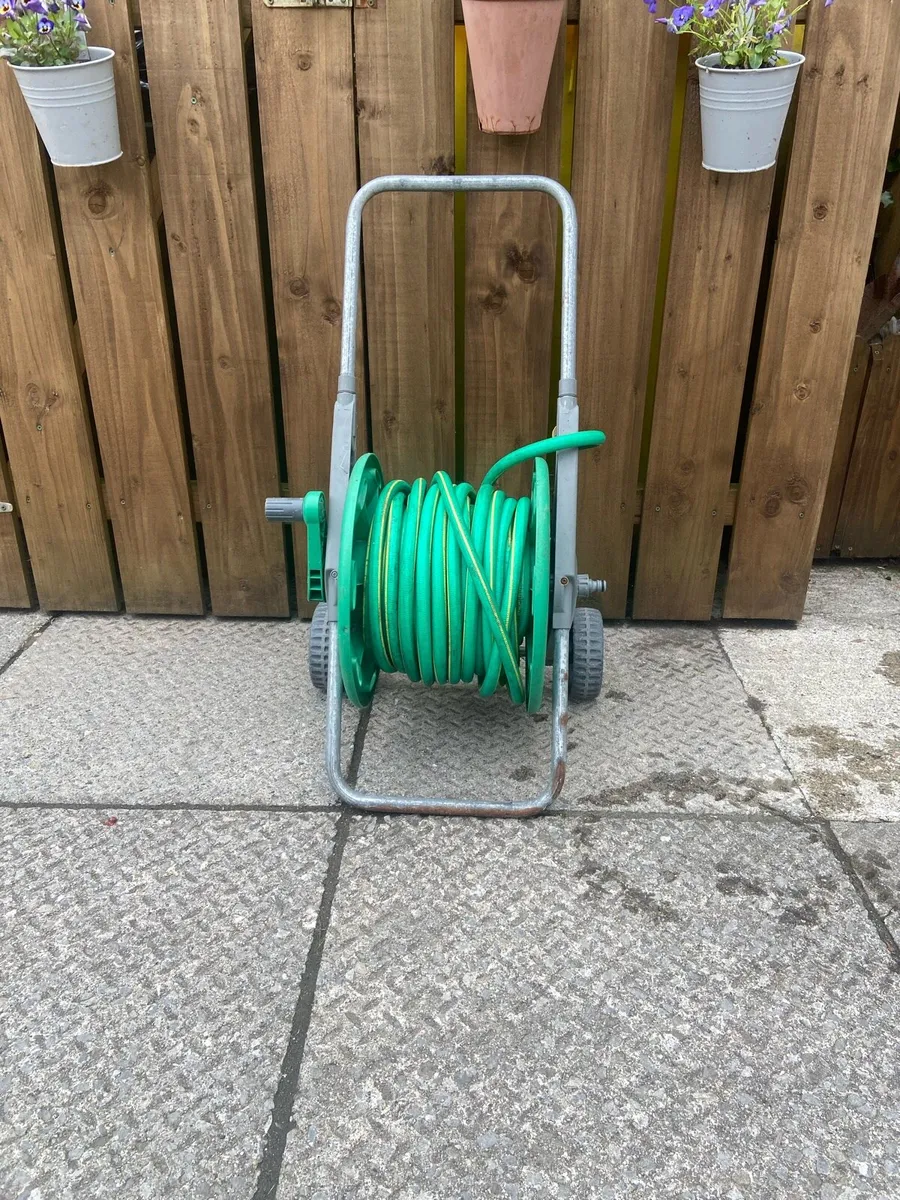 Hose and reel - Image 2
