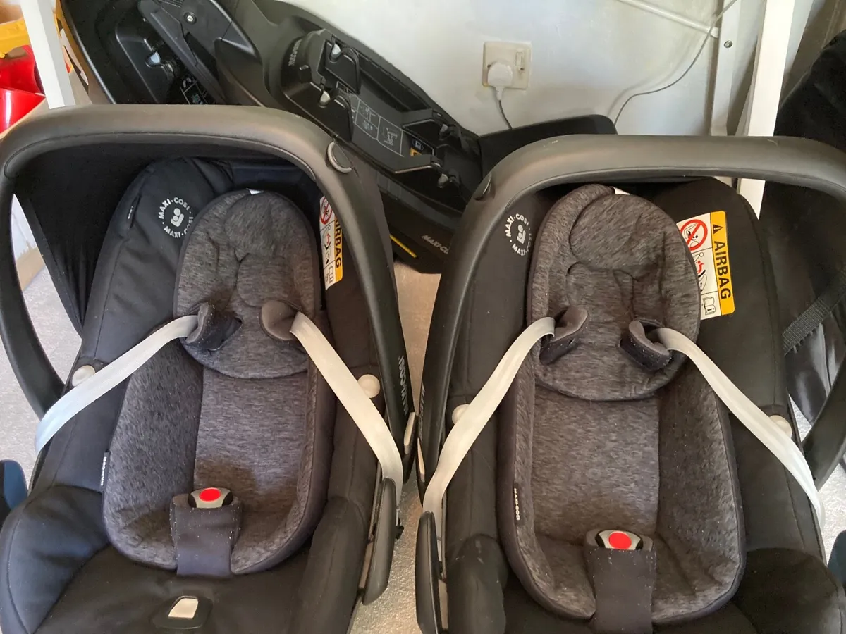 Maxi Cosi baby car seat - Image 2