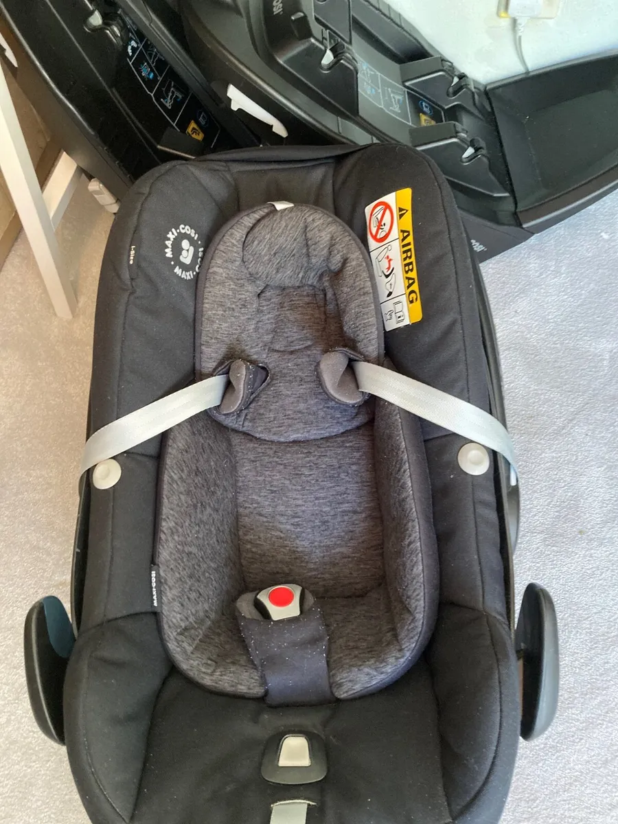 Maxi Cosi baby car seat - Image 3