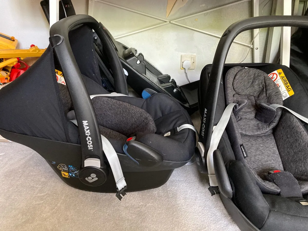 Maxi Cosi baby car seat - Image 4