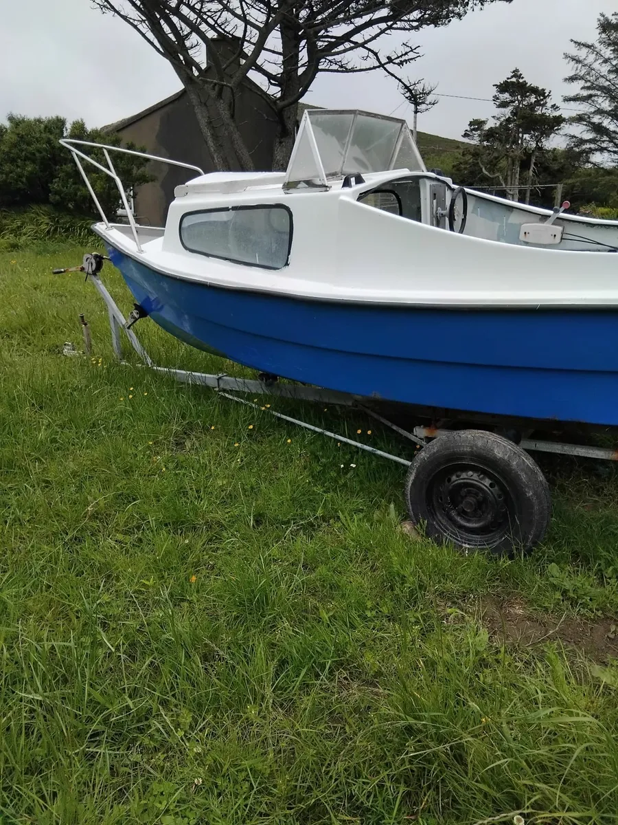 Boat and trailer. - Image 2