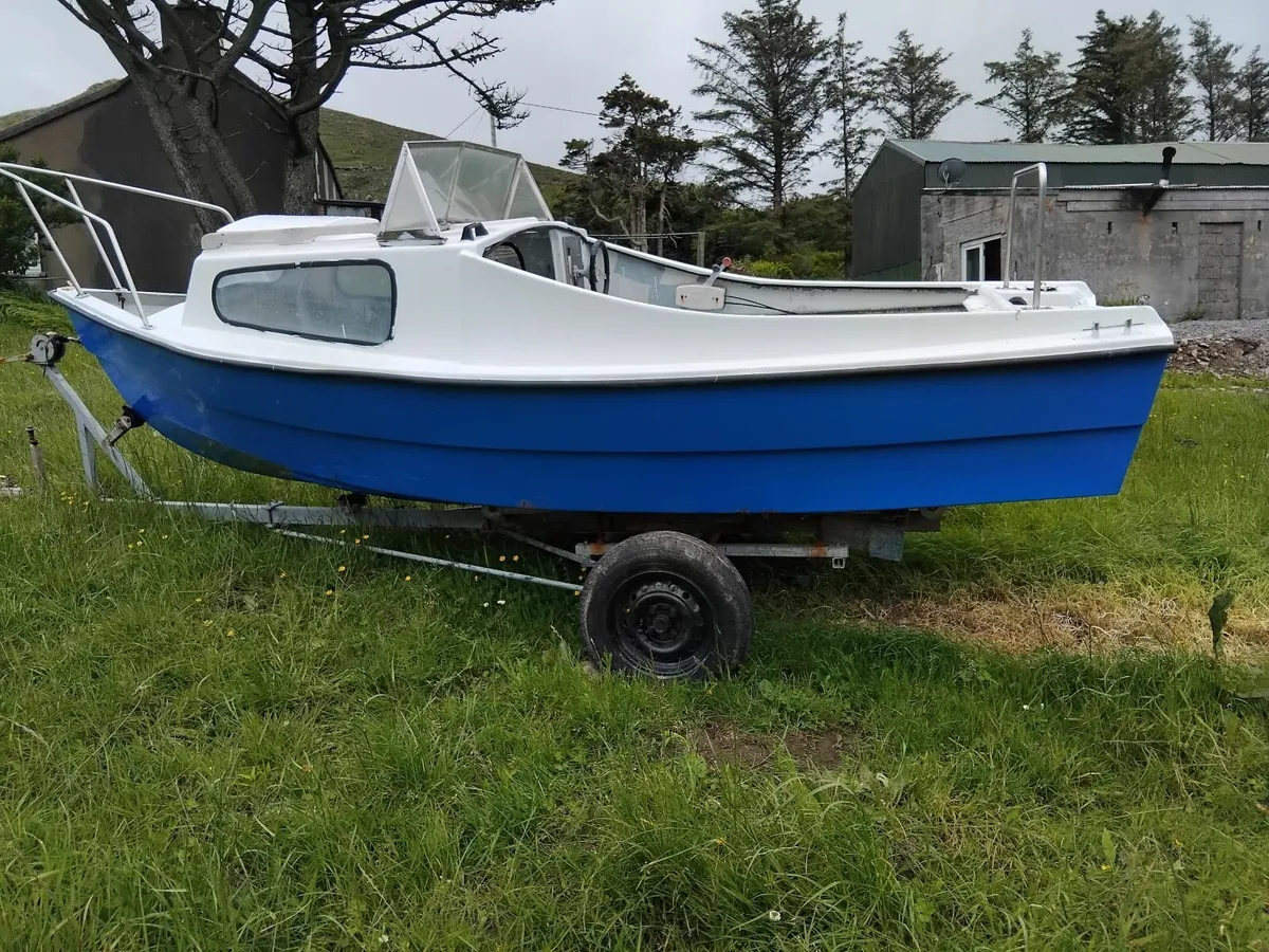 Boat and trailer. - Image 3