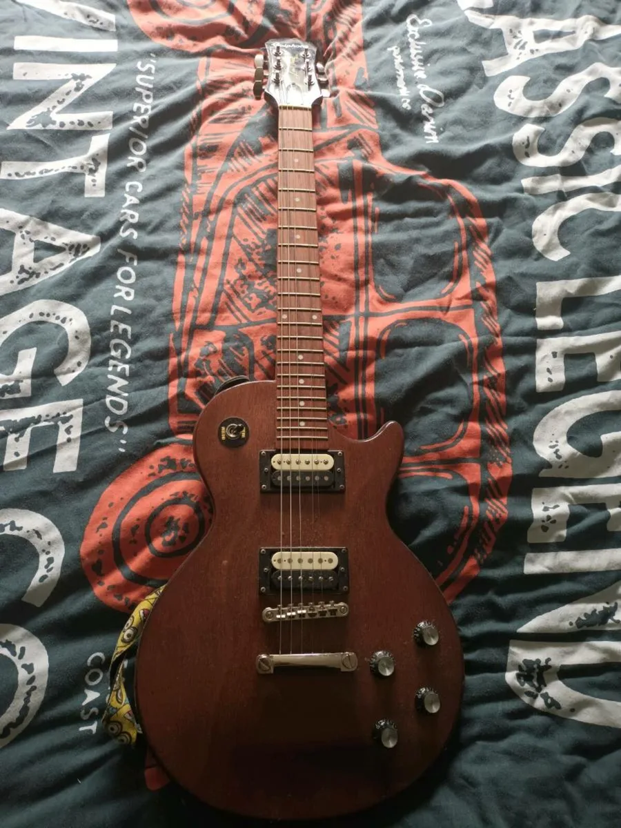 Electric guitar - Image 1