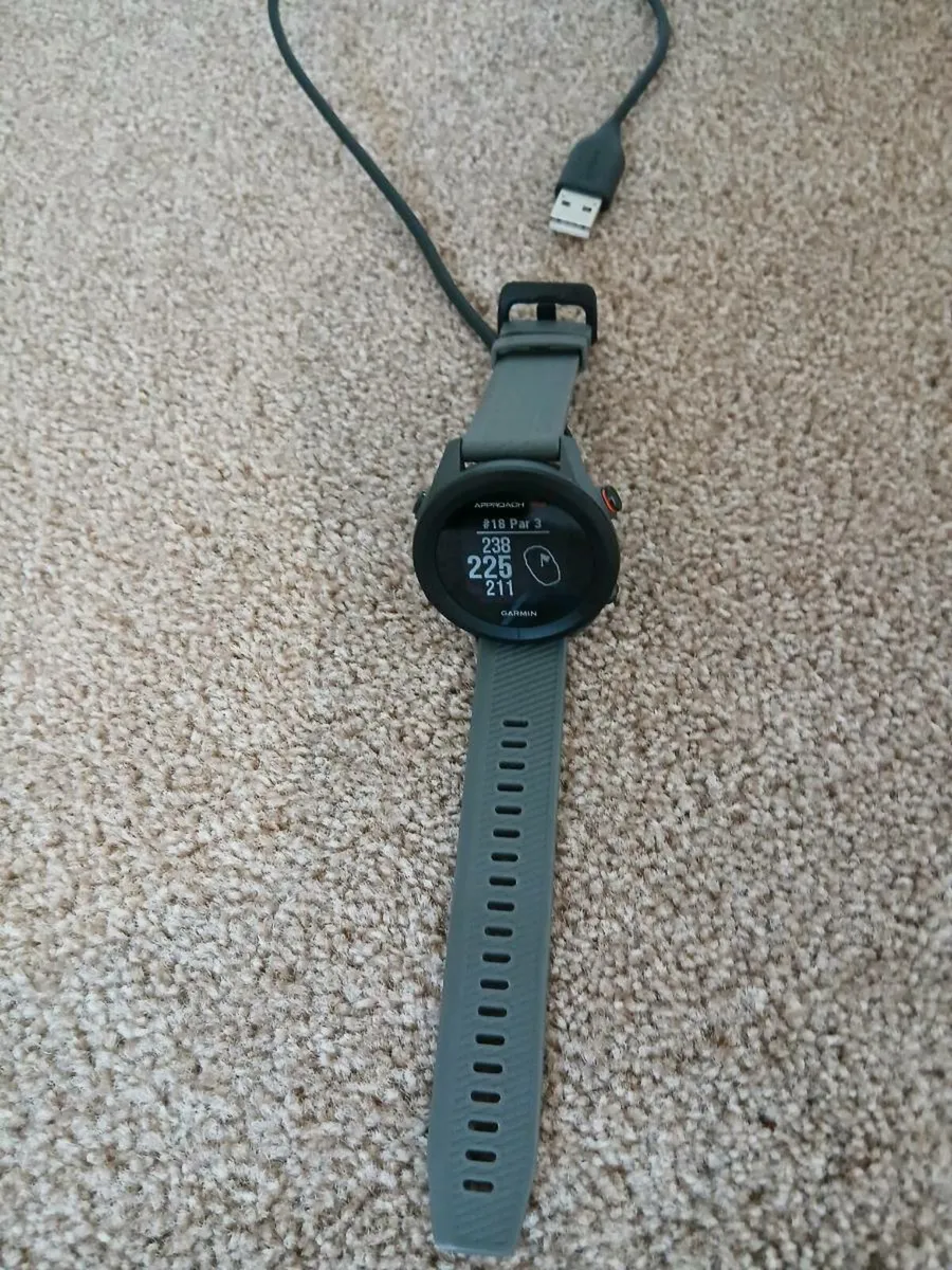 Garmin golf watch - Image 1