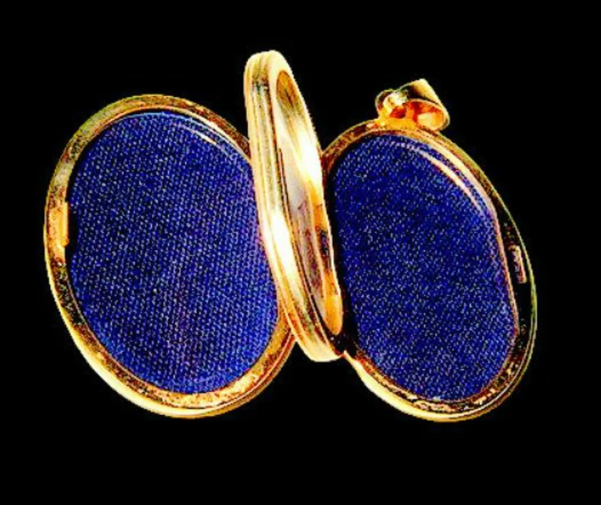 Vintage Hallmarked 9ct Gold Treble Section Locket - Image 2
