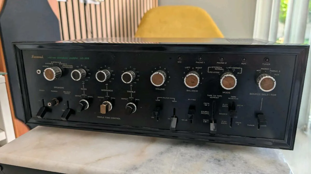 Vintage Sansui AU-999 Solid State amplifier - Image 1