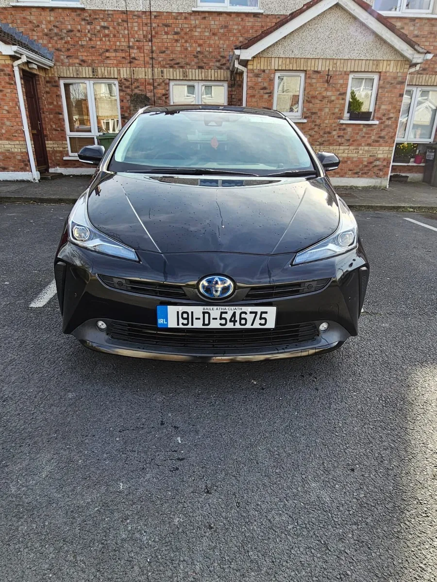 Toyota Prius 2019 Black - Image 1