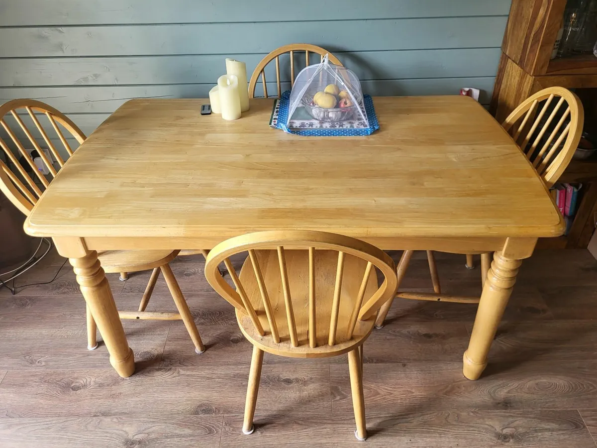 Kitchen Table and 6 Chairs
