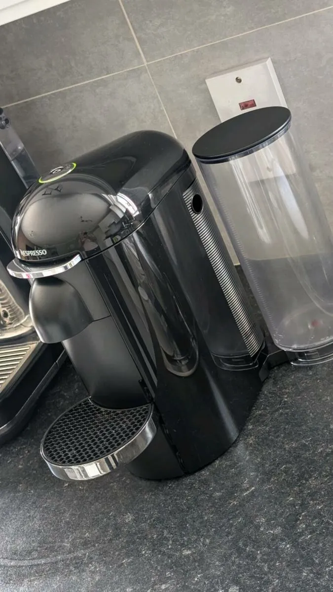 VertuoPlus Coffee Machine, Piano Black - Image 1