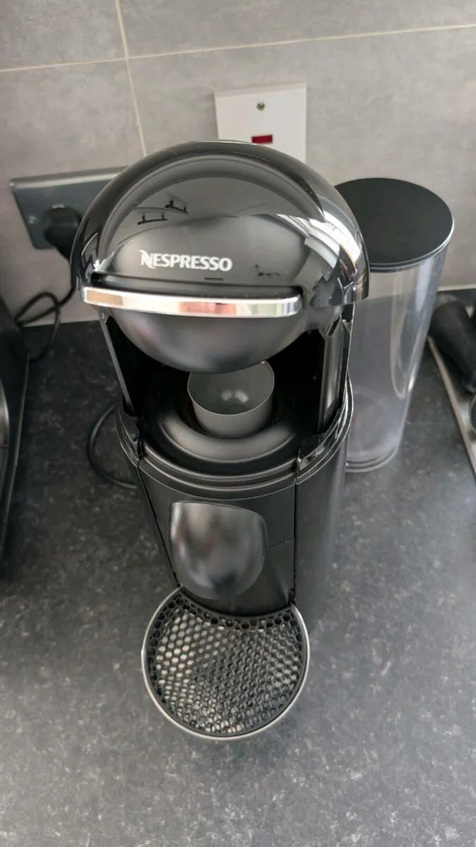 VertuoPlus Coffee Machine, Piano Black - Image 2