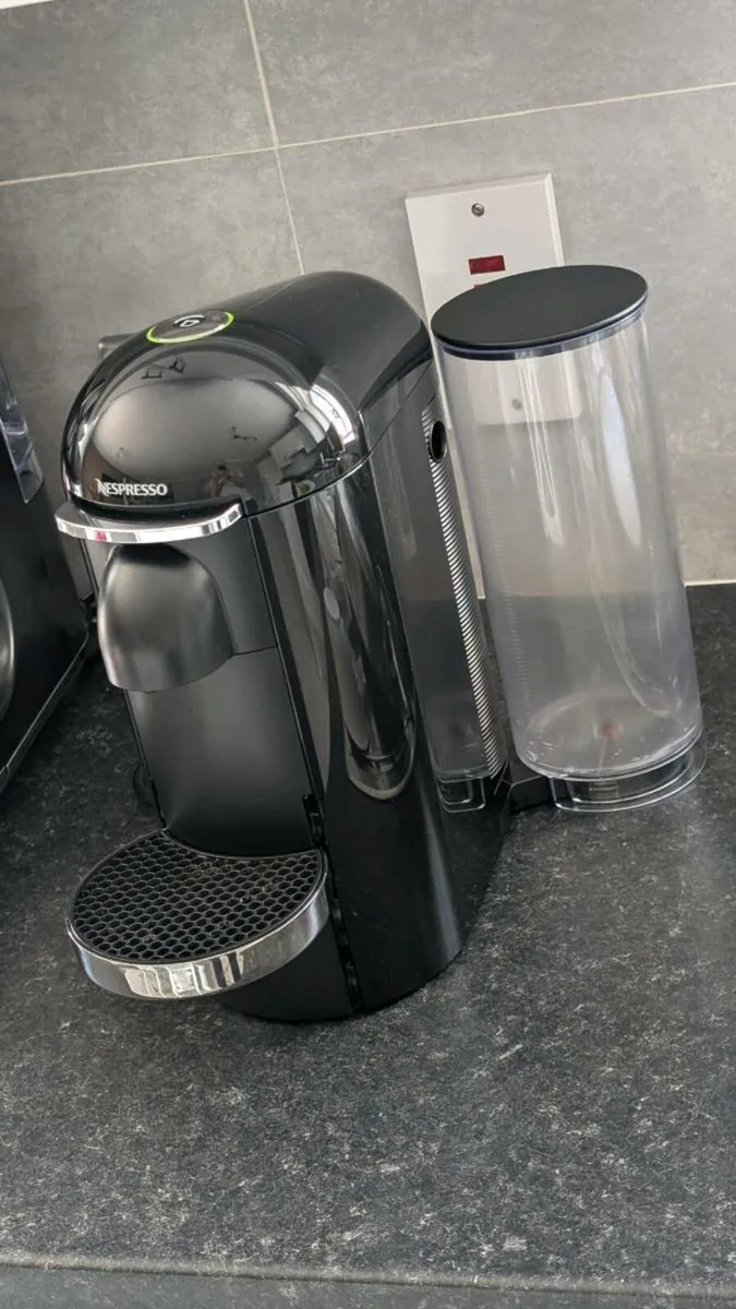 VertuoPlus Coffee Machine, Piano Black - Image 3