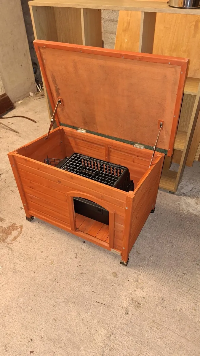 Dog house - Image 1