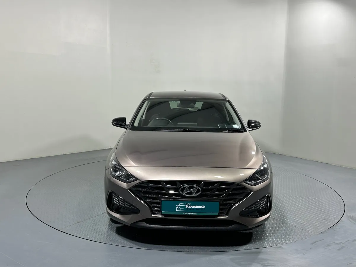 Hyundai i30 Deluxe 1.6 Crdi 211 - Image 3