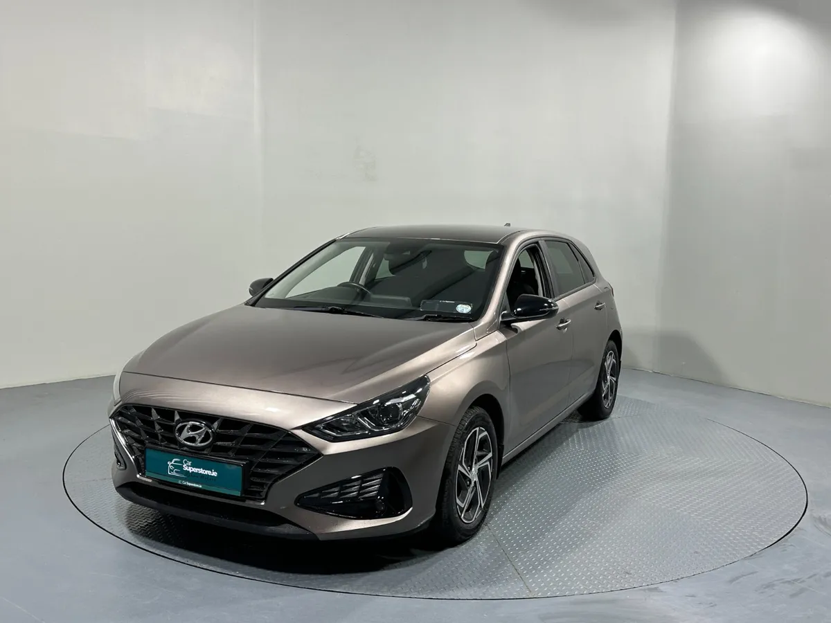 Hyundai i30 Deluxe 1.6 Crdi 211 - Image 4