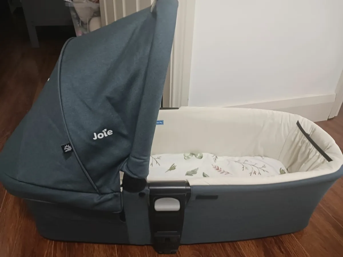 Joie Chrome Deluxe 3-in-1 Travel System - Image 2