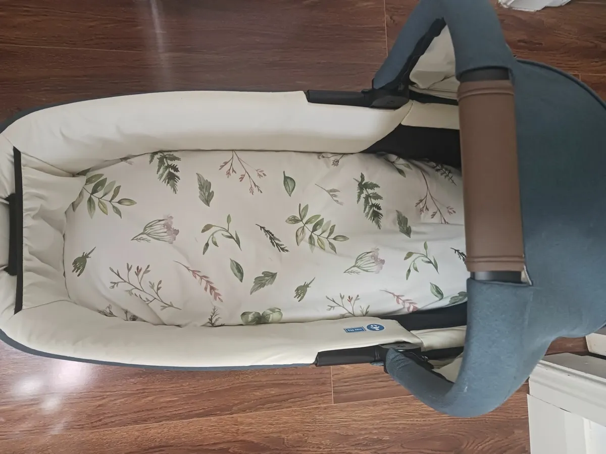 Joie Chrome Deluxe 3-in-1 Travel System - Image 4