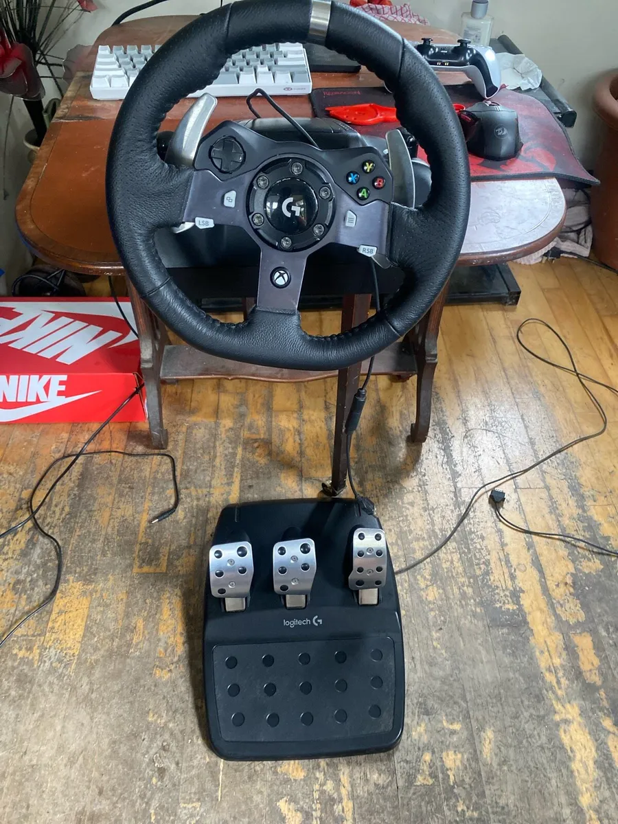 Logitech G920 Steering wheel and pedals - Image 1