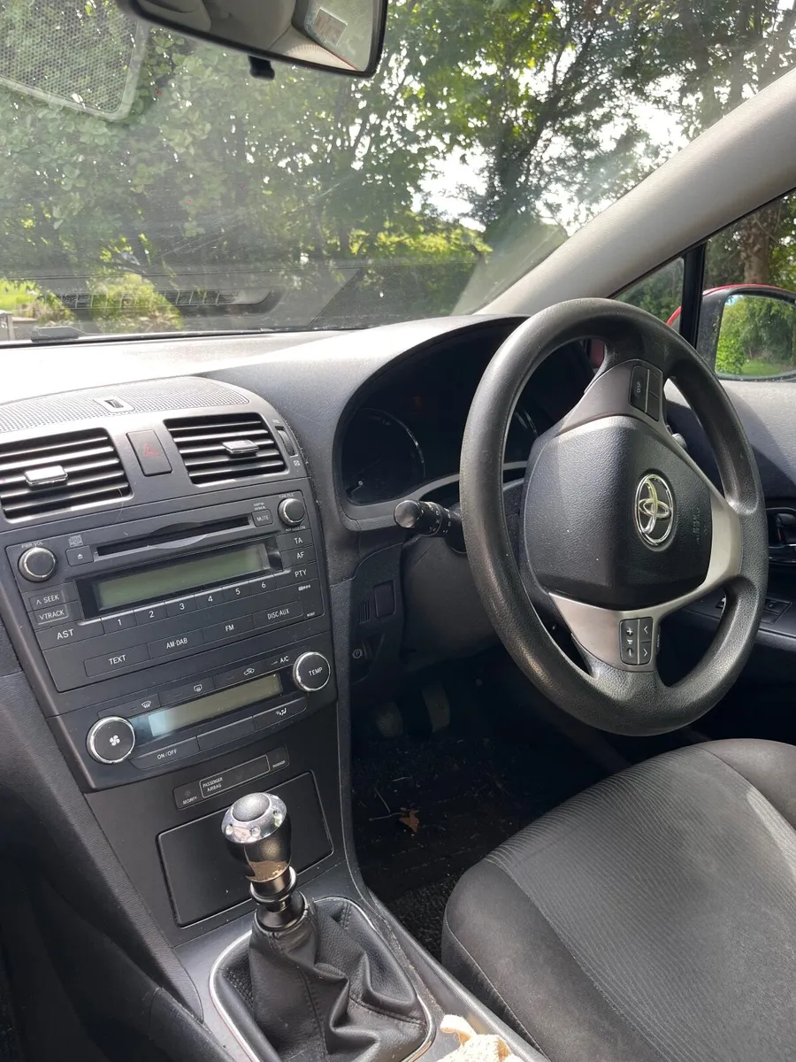 Toyota Avensis 2010 - Image 2