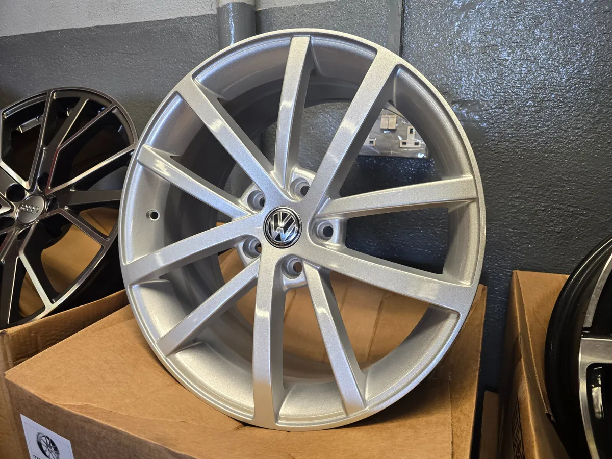 **Special** 18" Volkswagen Vancouver Style - Image 1