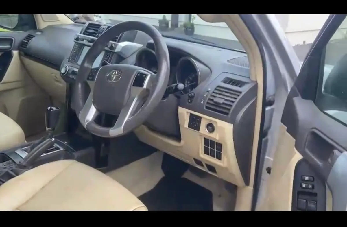 Toyota Land Cruiser business class - Image 3