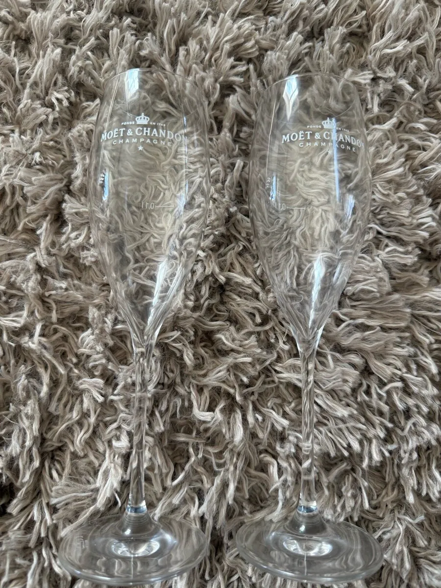 MOET & CHADON Champagne Glasses - Image 1