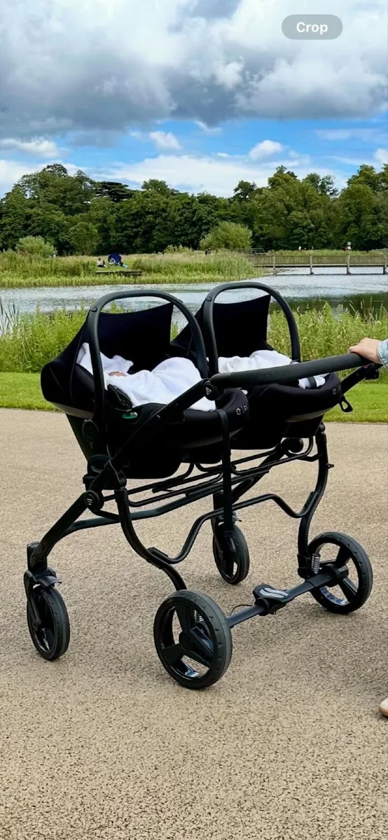 Twin stroller - Image 1