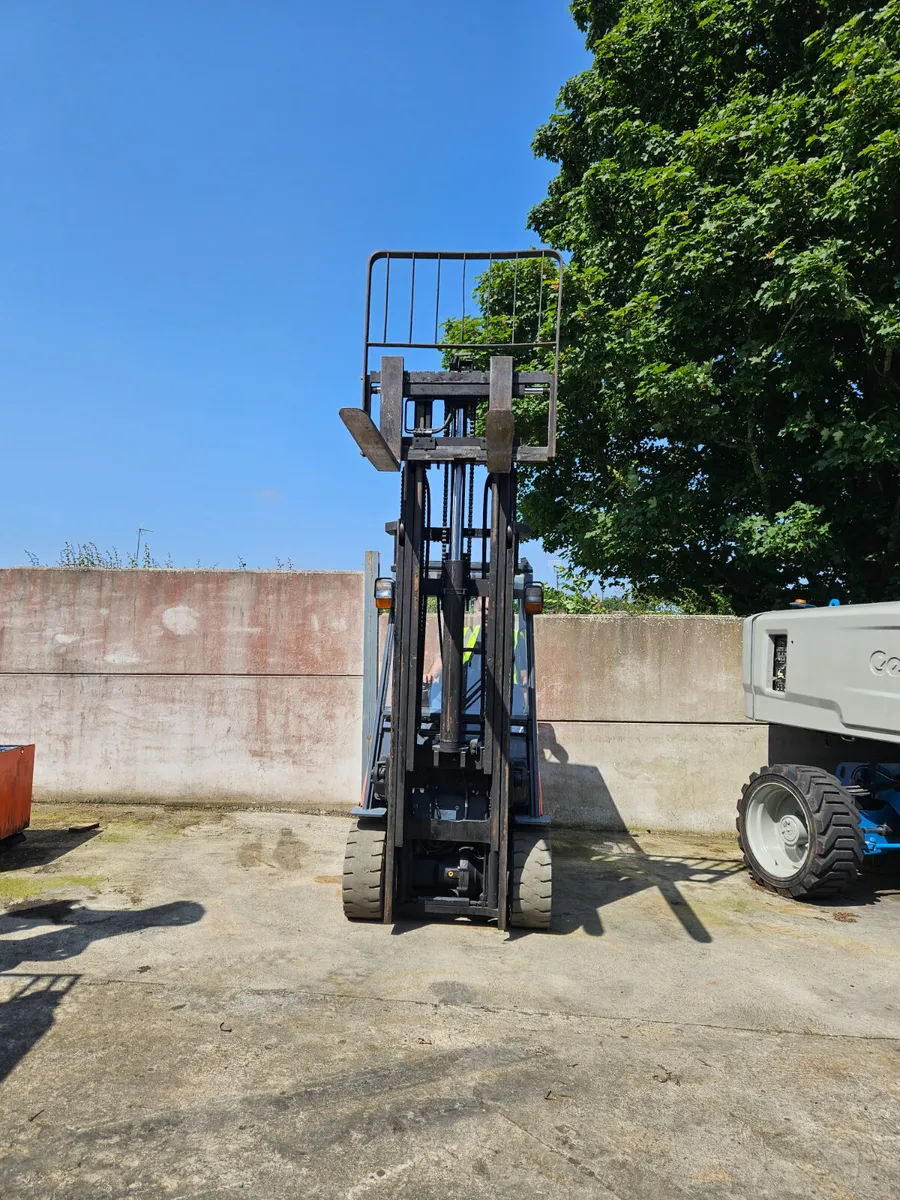 Toyota  Forklifts - Image 3