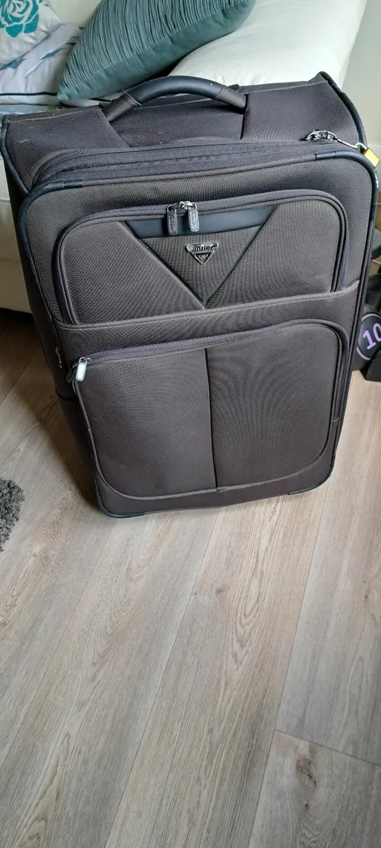 Large  brown suitcase . - Image 2