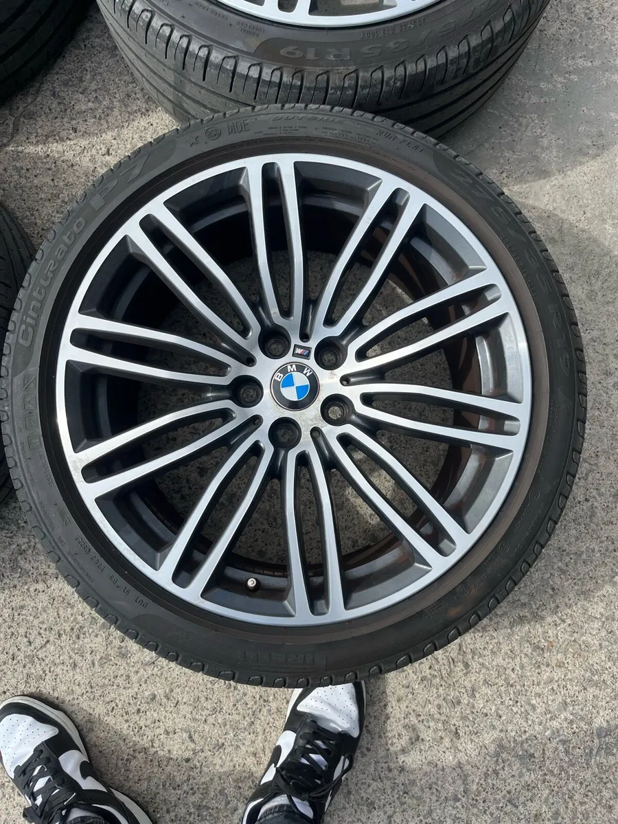 Genuine BMW G30 19” Alloys and Tyres - Image 2