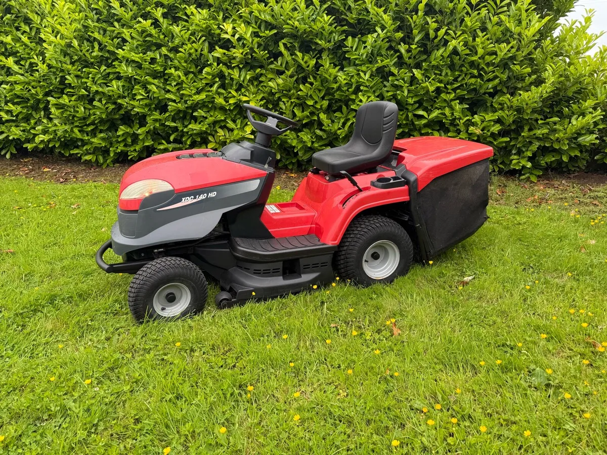 Castlegarden xdc 140 ride on mower - Image 2