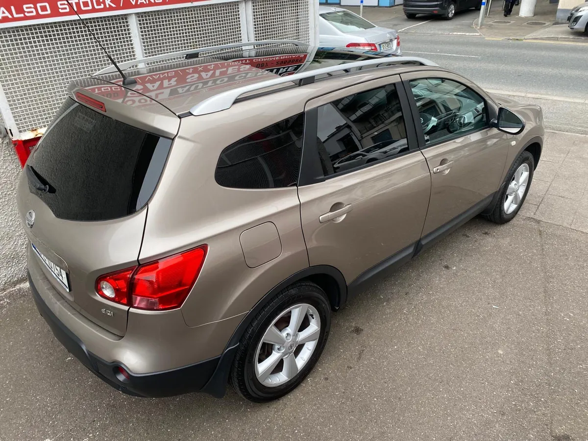 Nissan Qashqai+2 2010 - Image 2